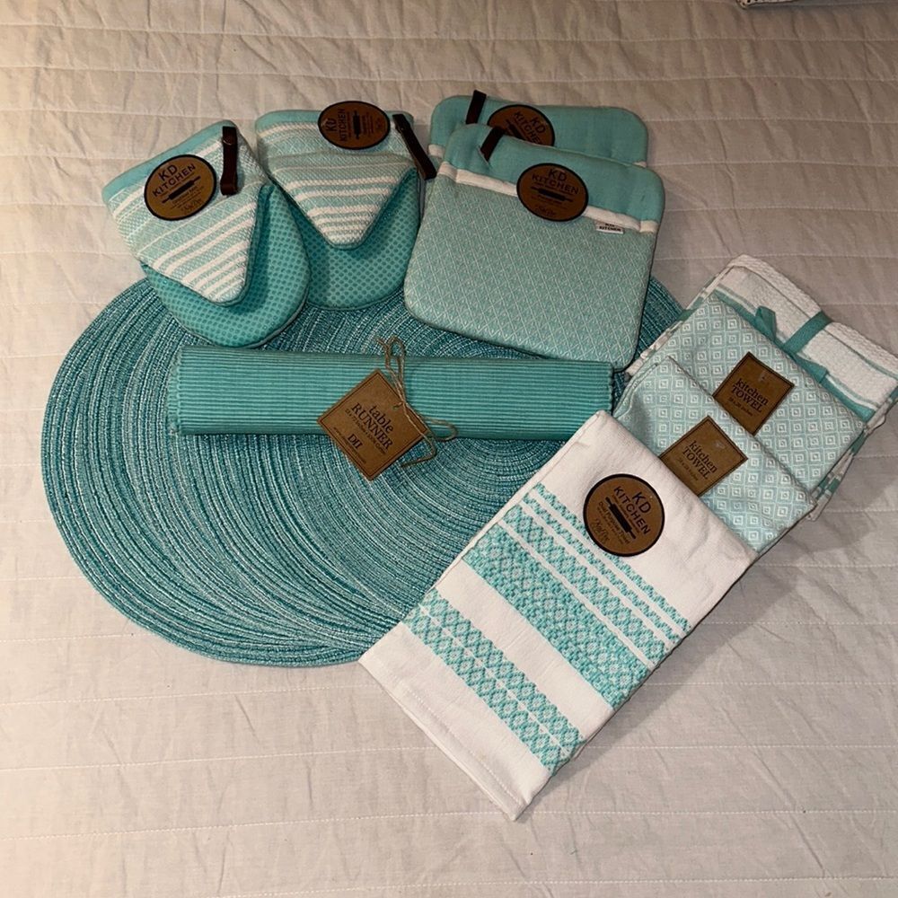 Set of Six Teal Ombre Round Weave Placemats, Table Runner, Mitts, Towels ++++
